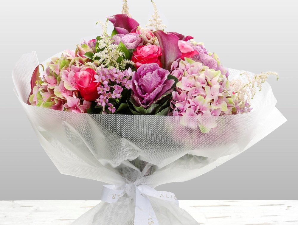 Hand Bouquets - Alissar Flowers UAE