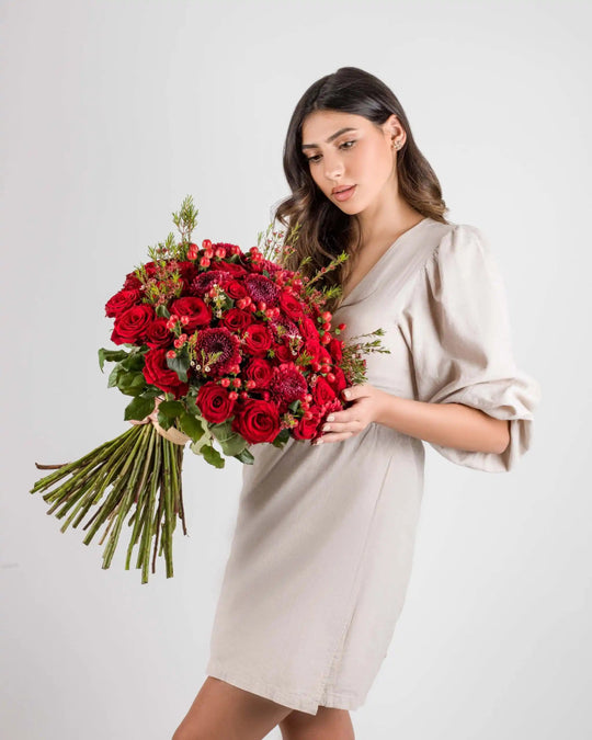 Hold Me Enamored - Alissar Flowers Dubai